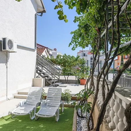 Bougainvillea Guest house Okrug Gornji
