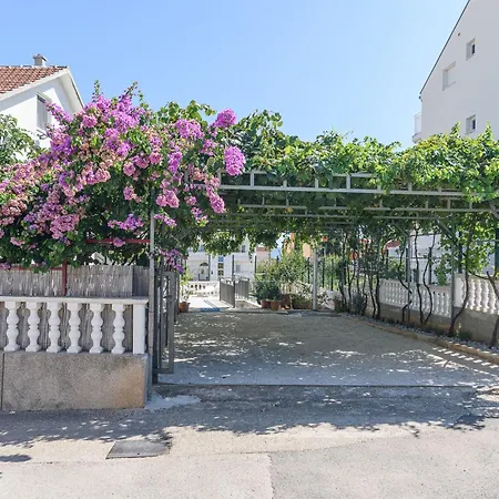 Guest house Bougainvillea Okrug Gornji