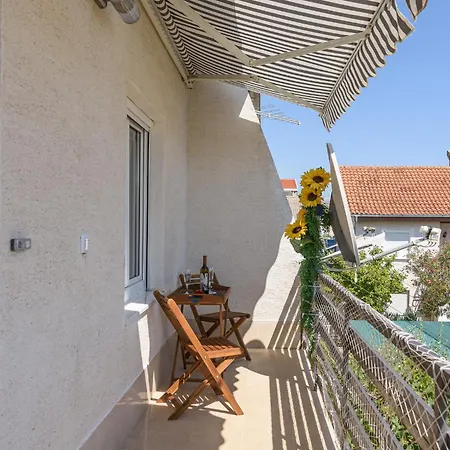 Bougainvillea Guest house *