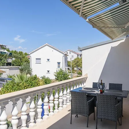 Guest house Bougainvillea Okrug Gornji