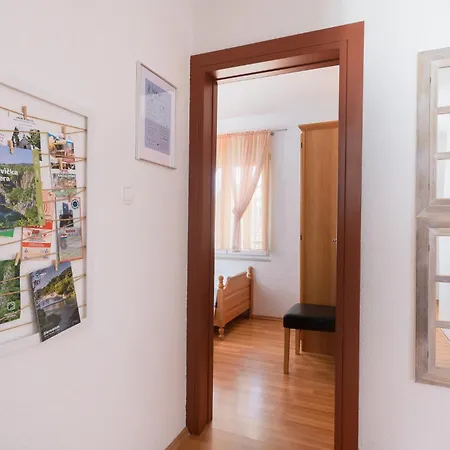 Bougainvillea Guest house *